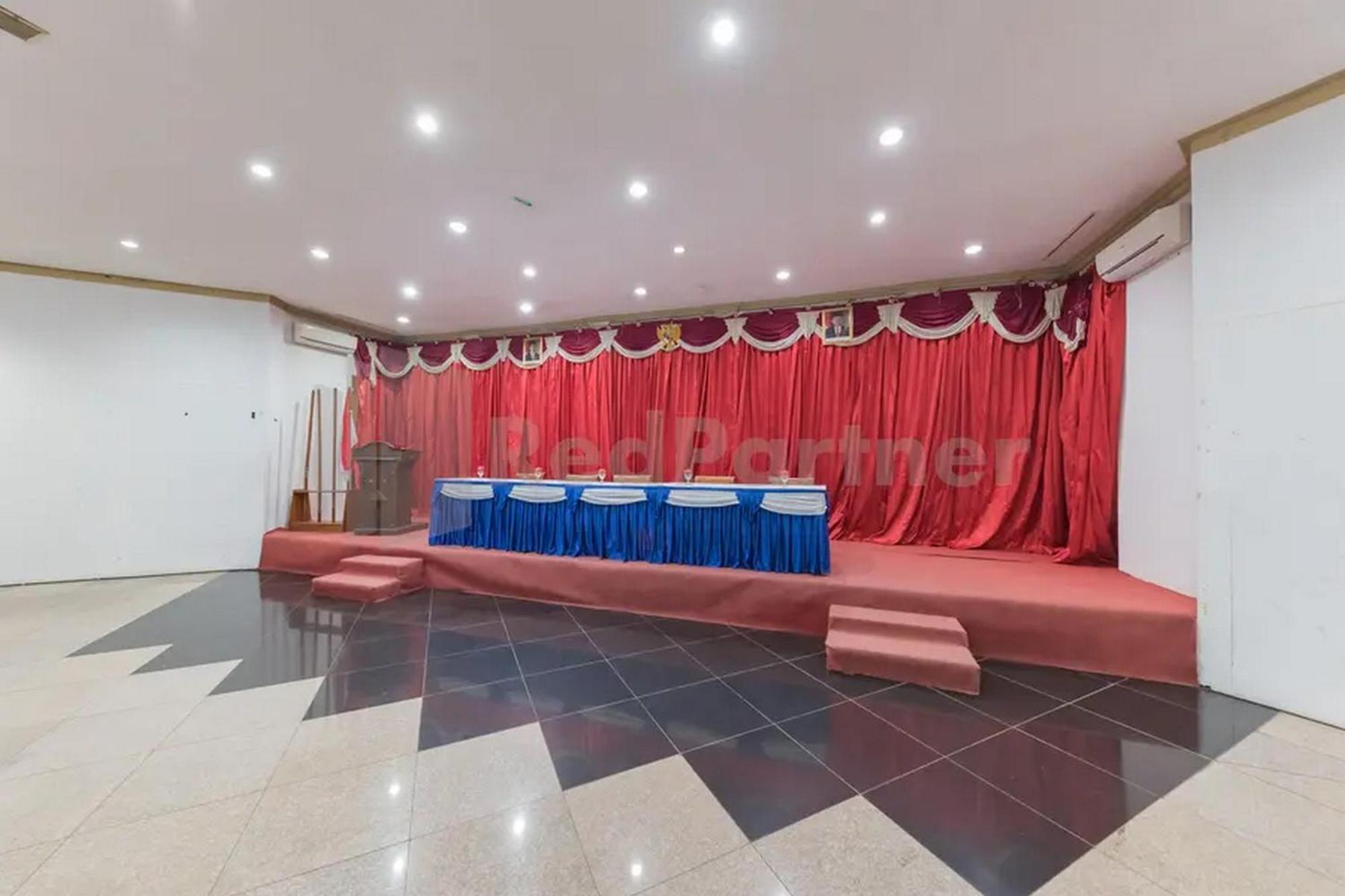 Hotel Ayong Linggarjati Kuningan Mitra Reddoorz Exterior foto