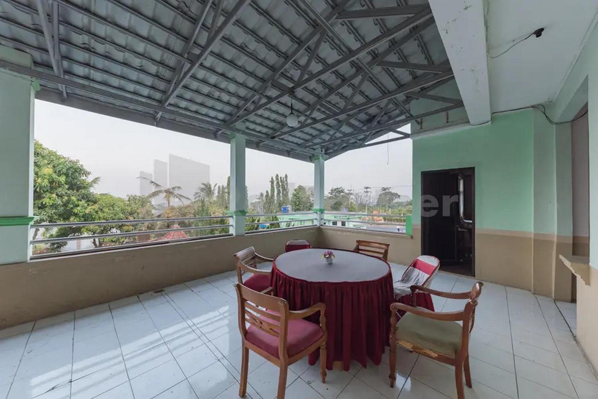 Hotel Ayong Linggarjati Kuningan Mitra Reddoorz Exterior foto