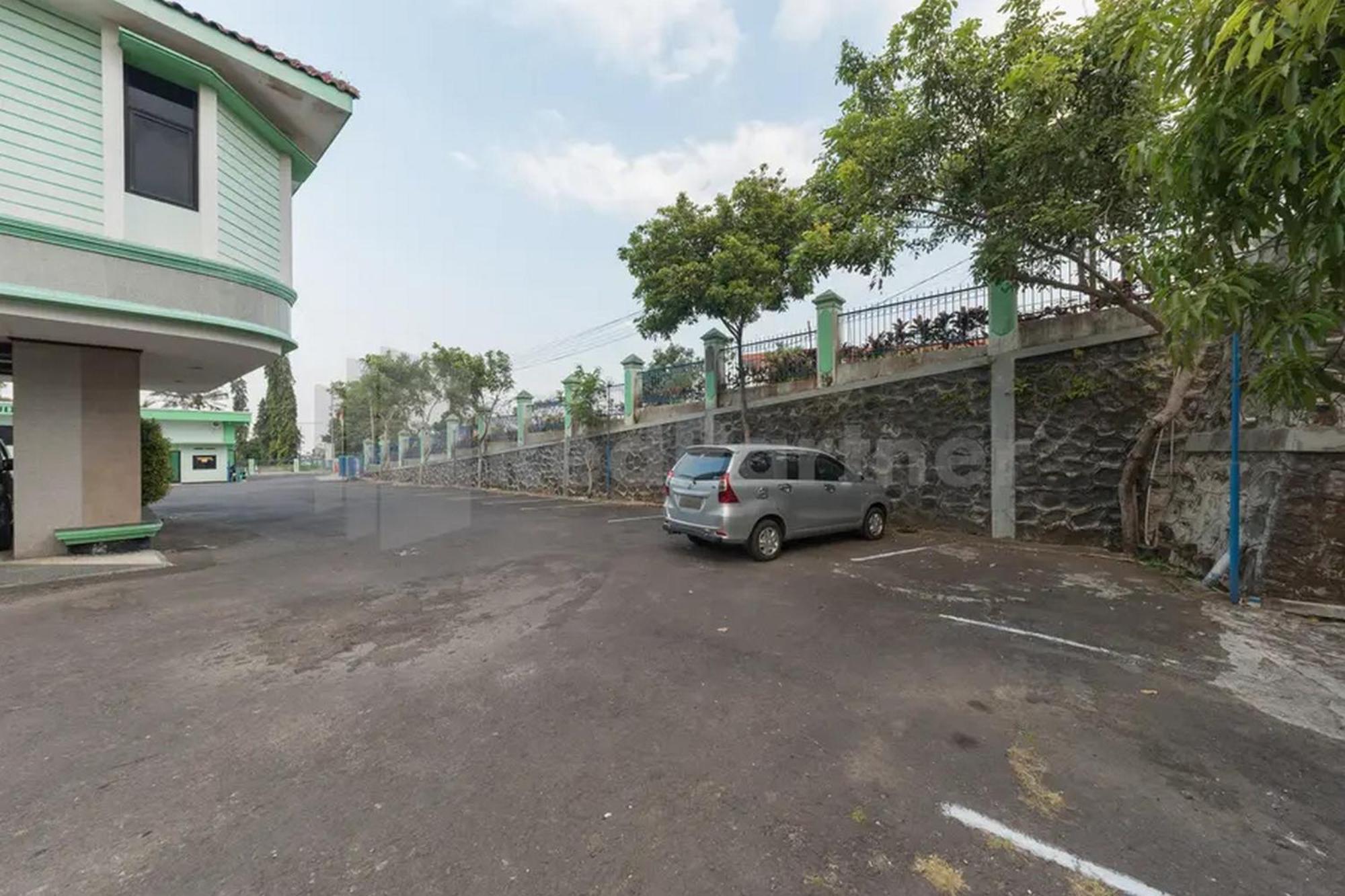 Hotel Ayong Linggarjati Kuningan Mitra Reddoorz Exterior foto