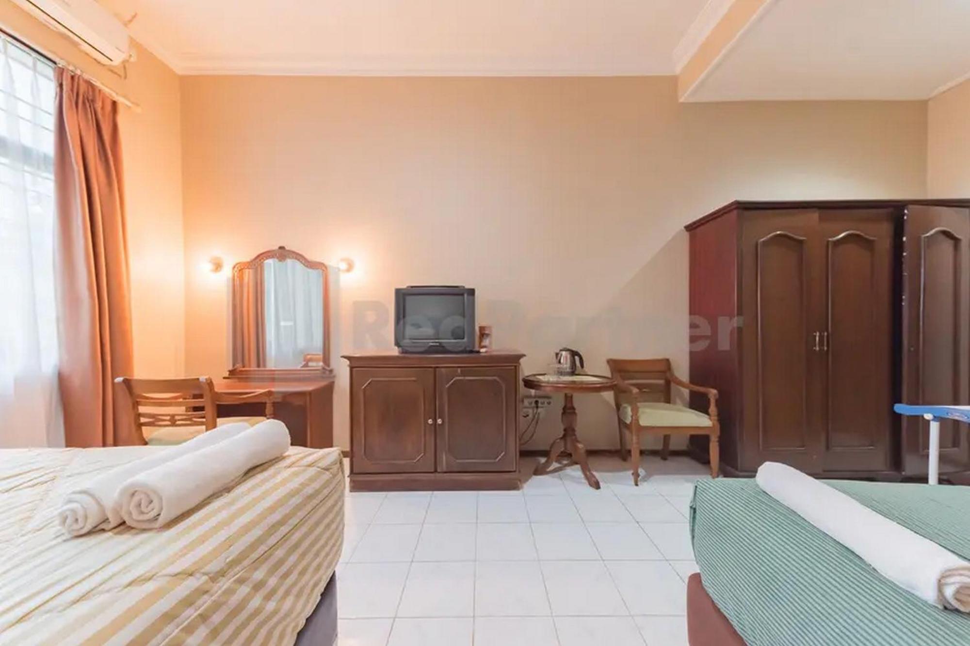 Hotel Ayong Linggarjati Kuningan Mitra Reddoorz Exterior foto